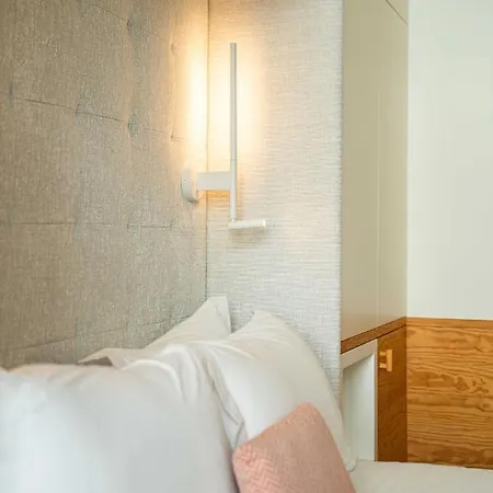 Joivy Elegant Apt Near Beach & City Centre Apartment